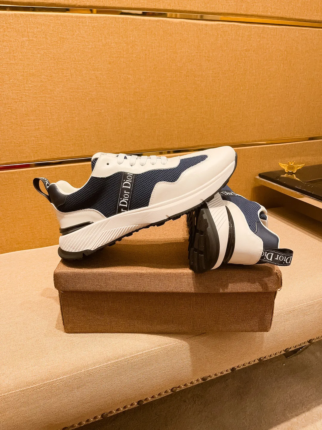 🚘🚘Factory batch 460💰🔥[Dior]🔥Men's high-end brand of shoes official website 1:1 latest masterpiece: the upper is made of Italian imported first-layer cowhide with a comfortable and breathable lining➕original non-slip and wear-resistant outsole🔥, making walking more convenient and comfortable! An exclusive new model, a stunning work, a beautiful 1:1 replica [color] compared to the official quality! Create a fashionable personality to set off your uniqueness! A must-have for trendy men! Classic🔥Size: 38-44 Color: 🔥 2⃣️colors available🔥